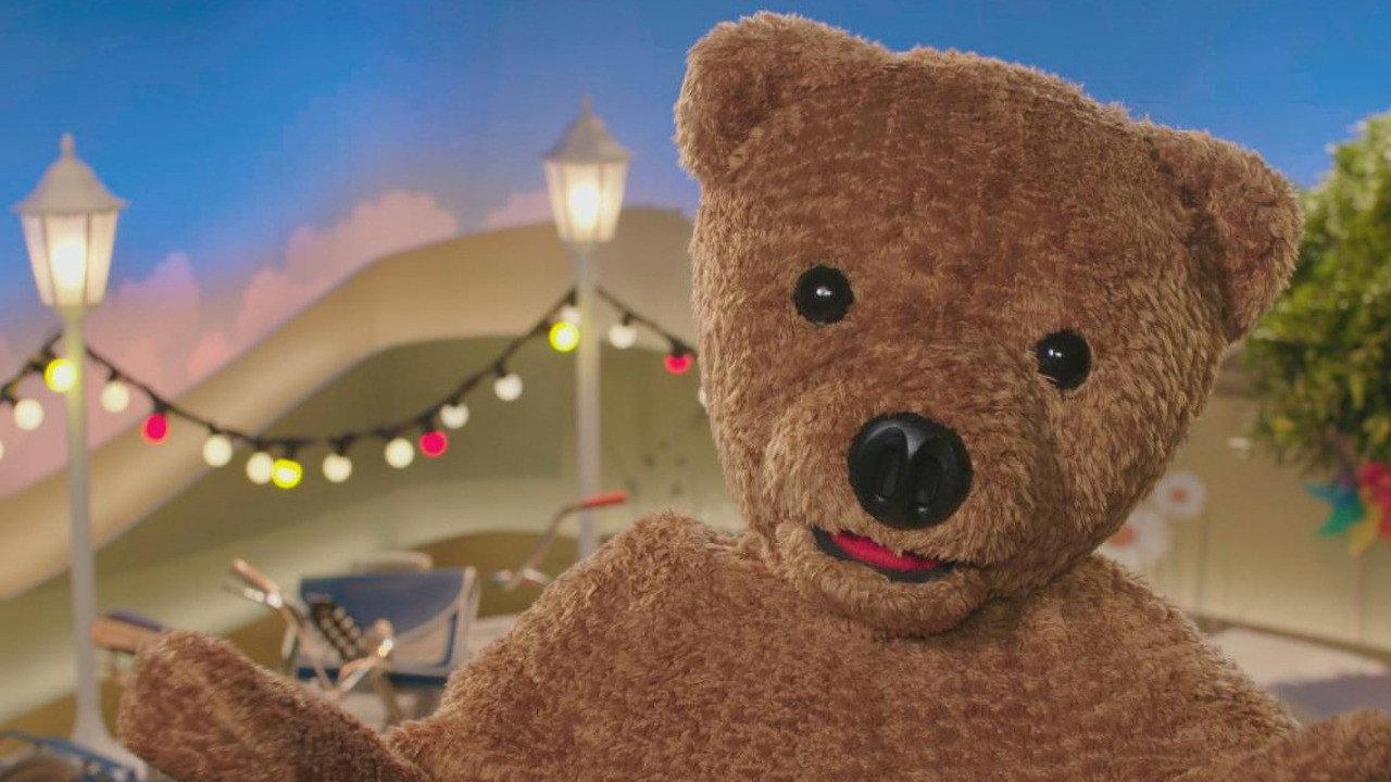 The Golden Age of Songs From Our Childhood 2020 movie scene