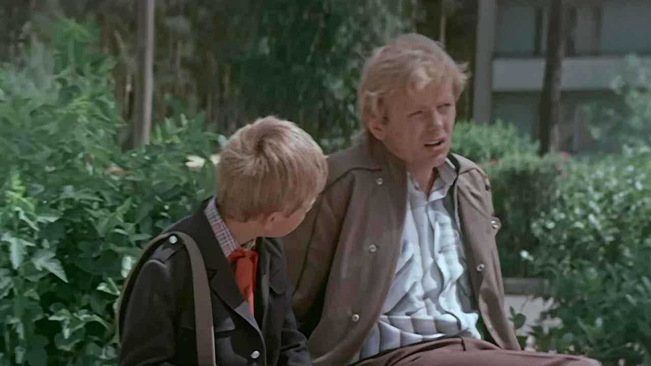 Don't Come Without the Son 1986 movie scene