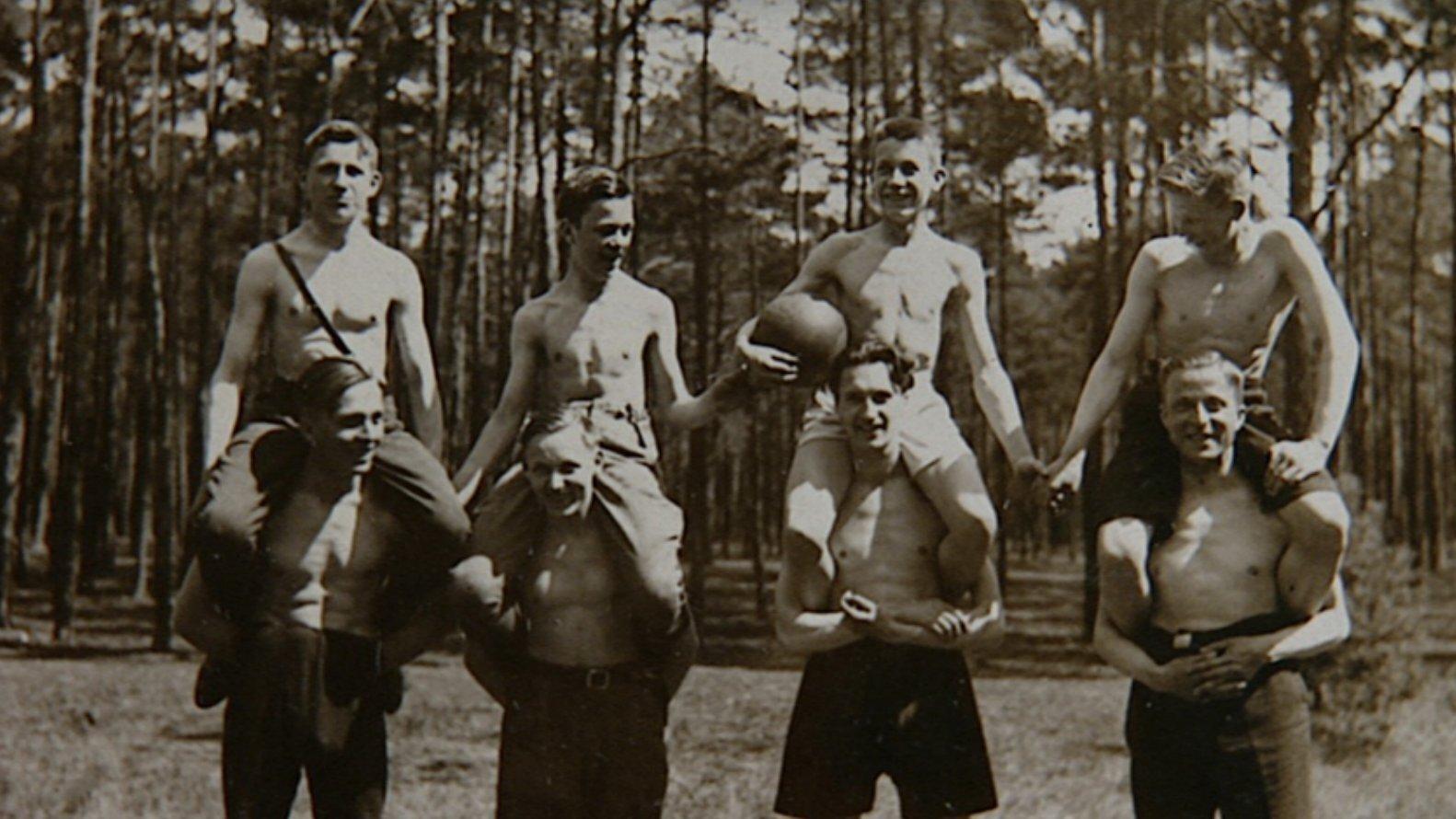 Paragraph 175 2000 movie scene