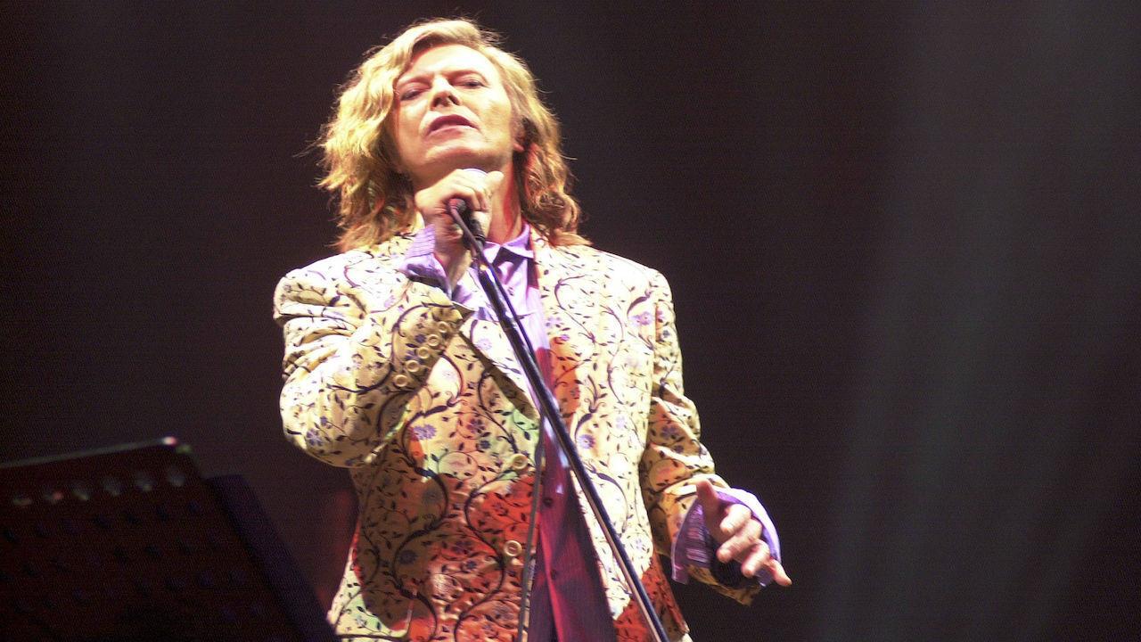 Bowie: Glastonbury 2000 2018 movie scene
