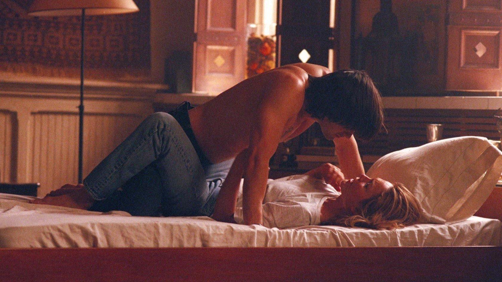 Unfaithful 2002 movie scene
