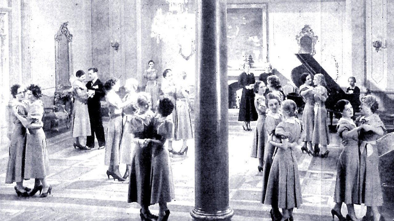 The Serpent's Fang 1935 movie scene