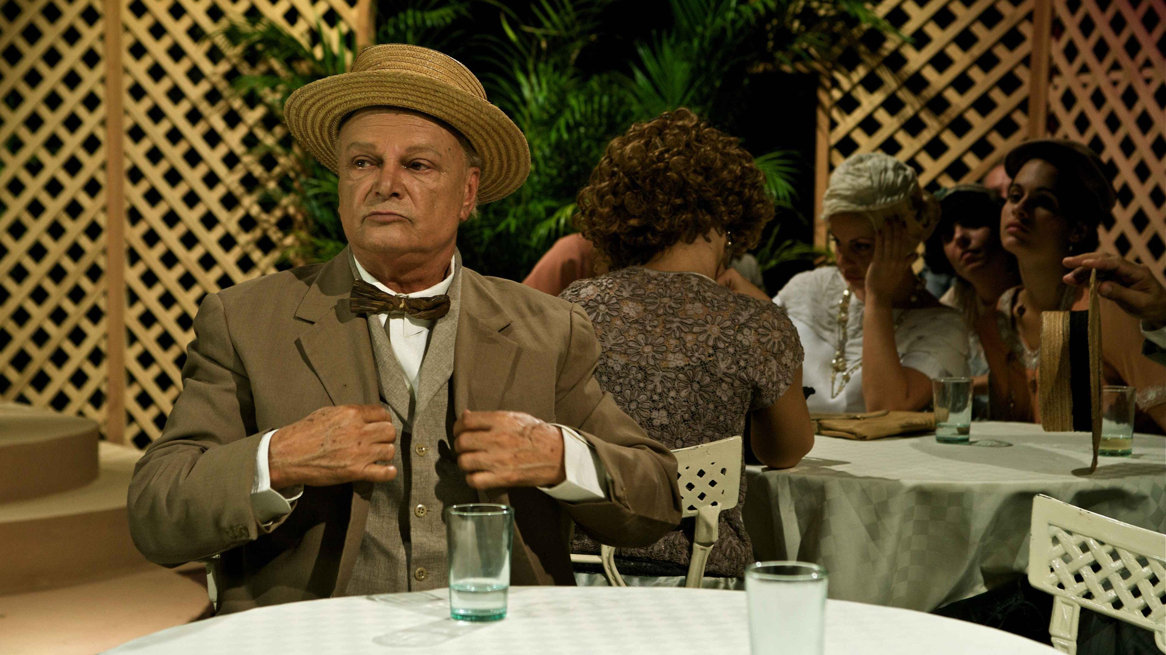 Esther en alguna parte 2013 movie scene