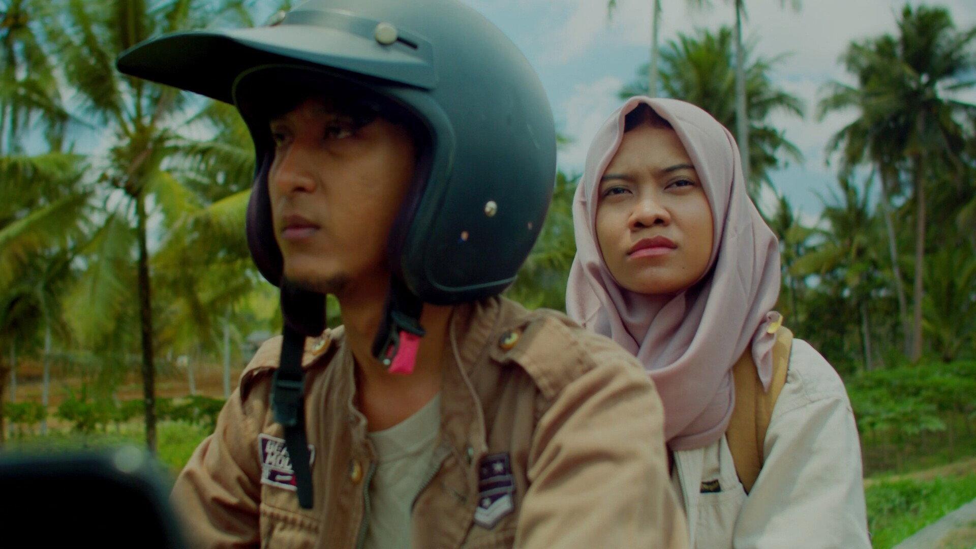 Sur : Tanah Hijau Gadis Belia 2024 movie scene