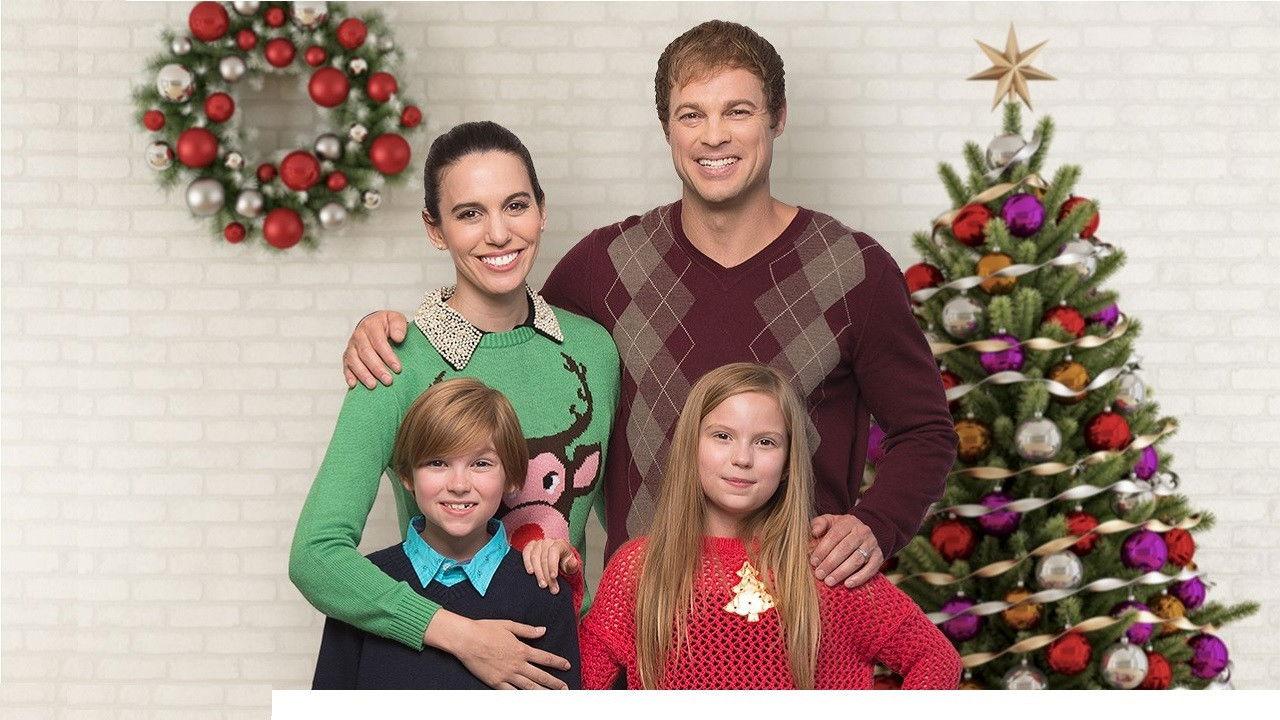 Christmas with the Andersons 2016 movie scene