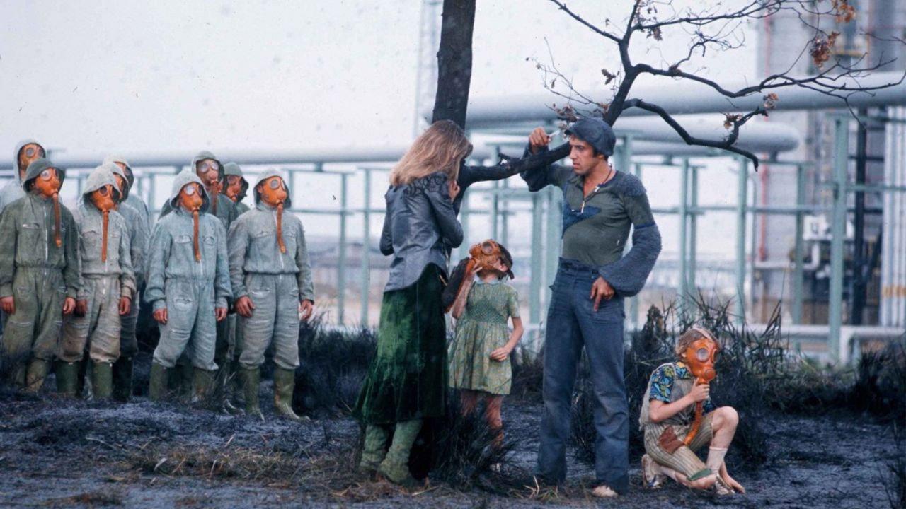 Yuppi Du 1975 movie scene