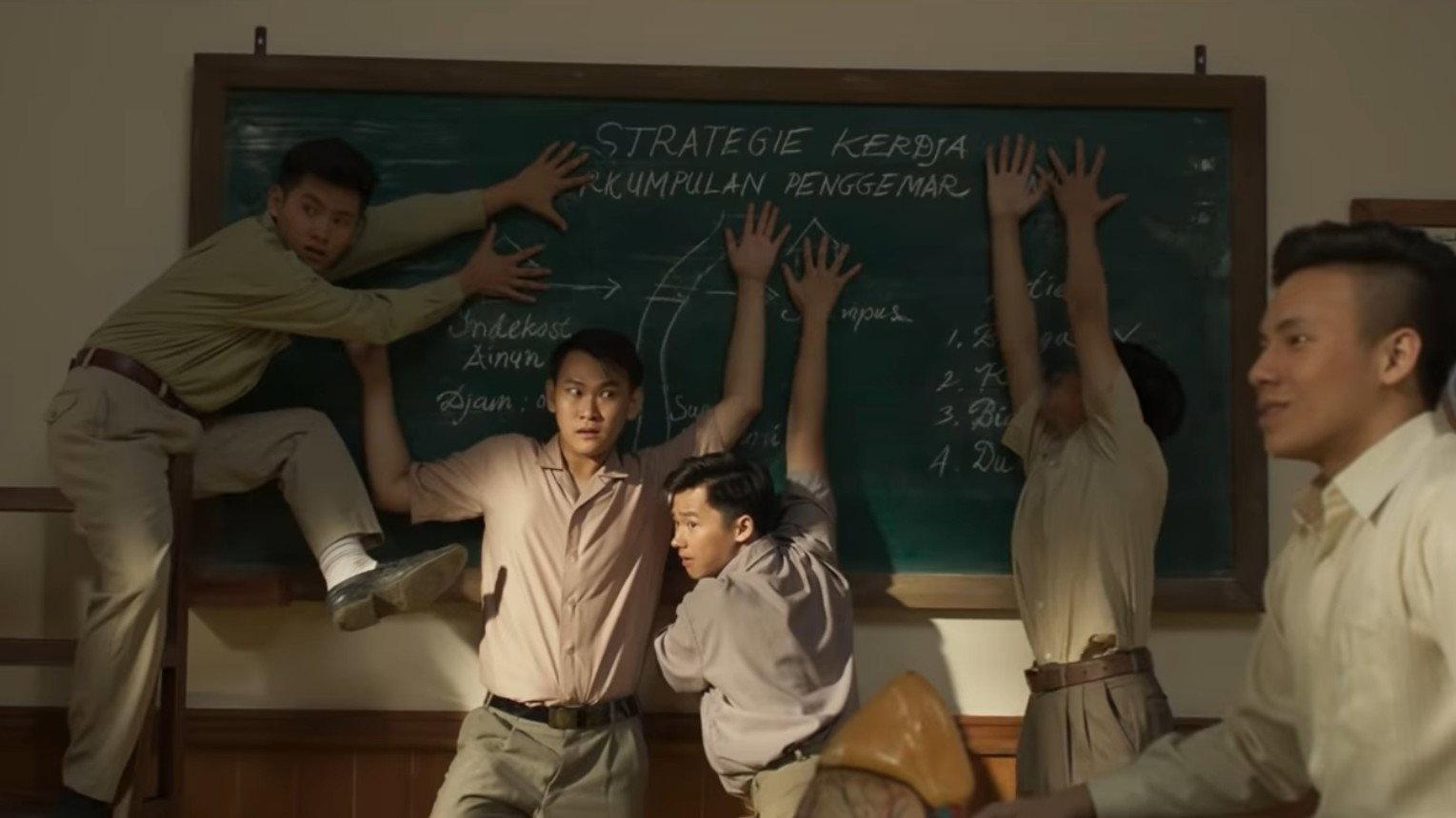 Habibie & Ainun 3 2019 movie scene