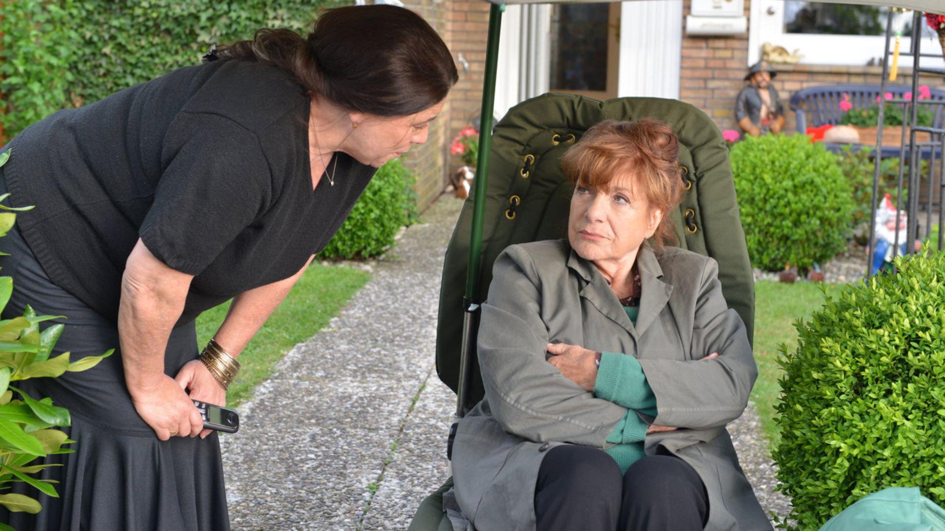 Frau Roggenschaubs Reise 2015 movie scene