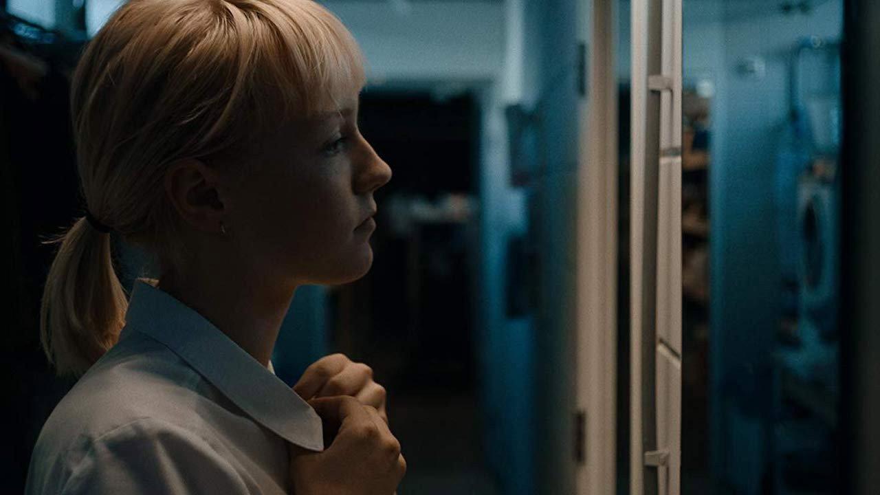 Kamer 330 2019 movie scene