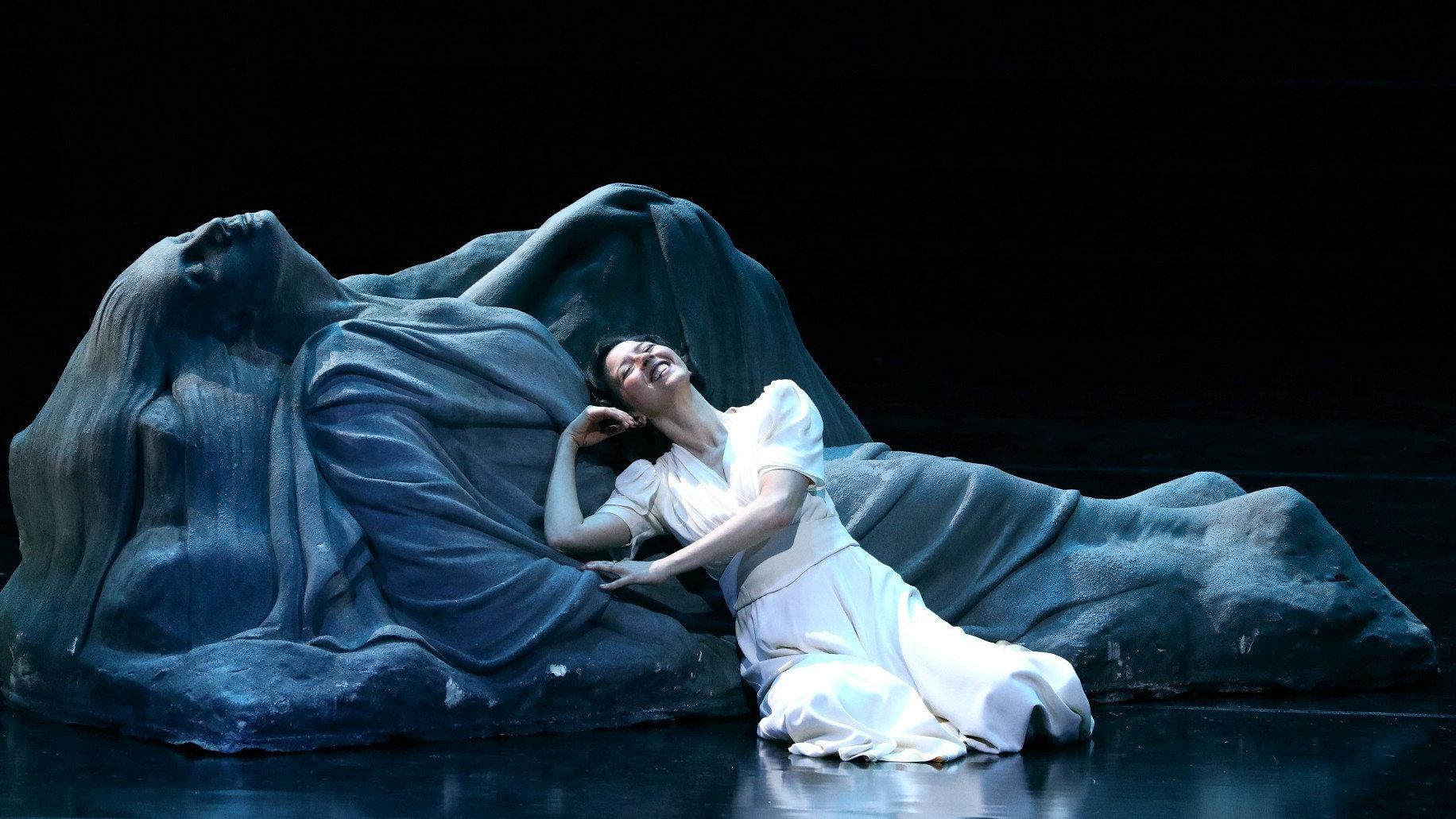 Lucia di Lammermoor 2026 movie scene