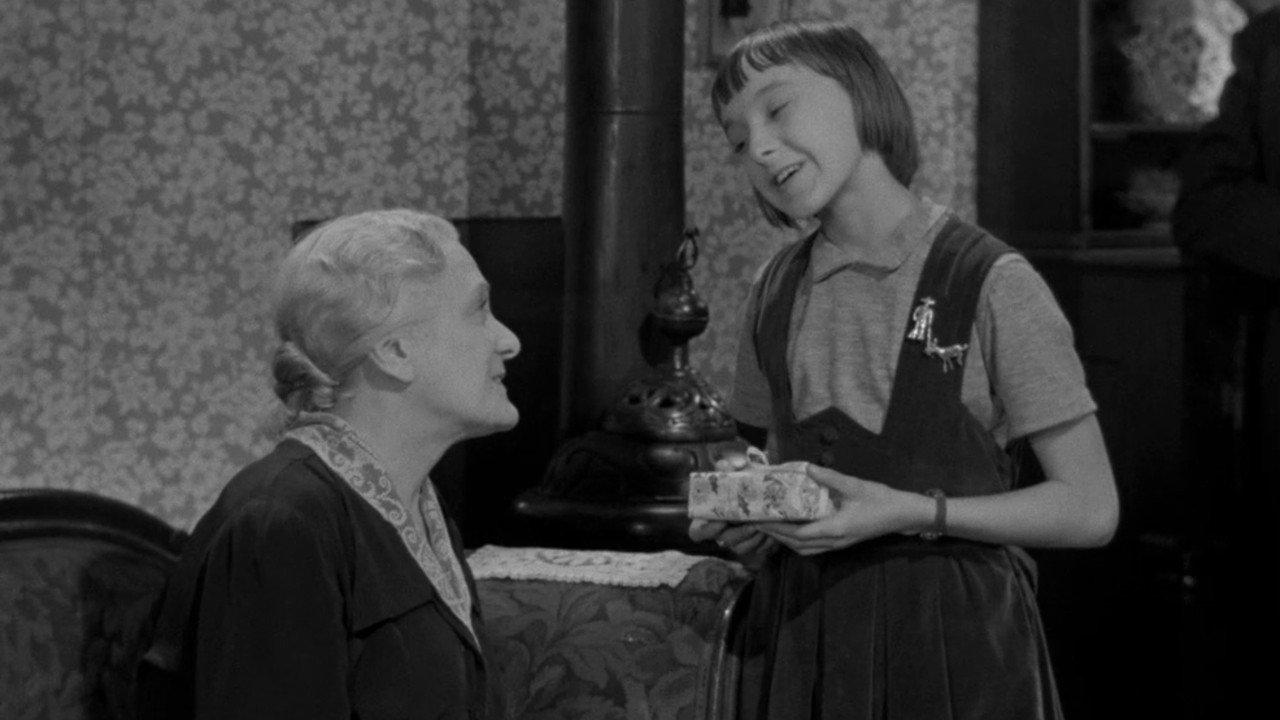 Mom's heart 1953 movie scene