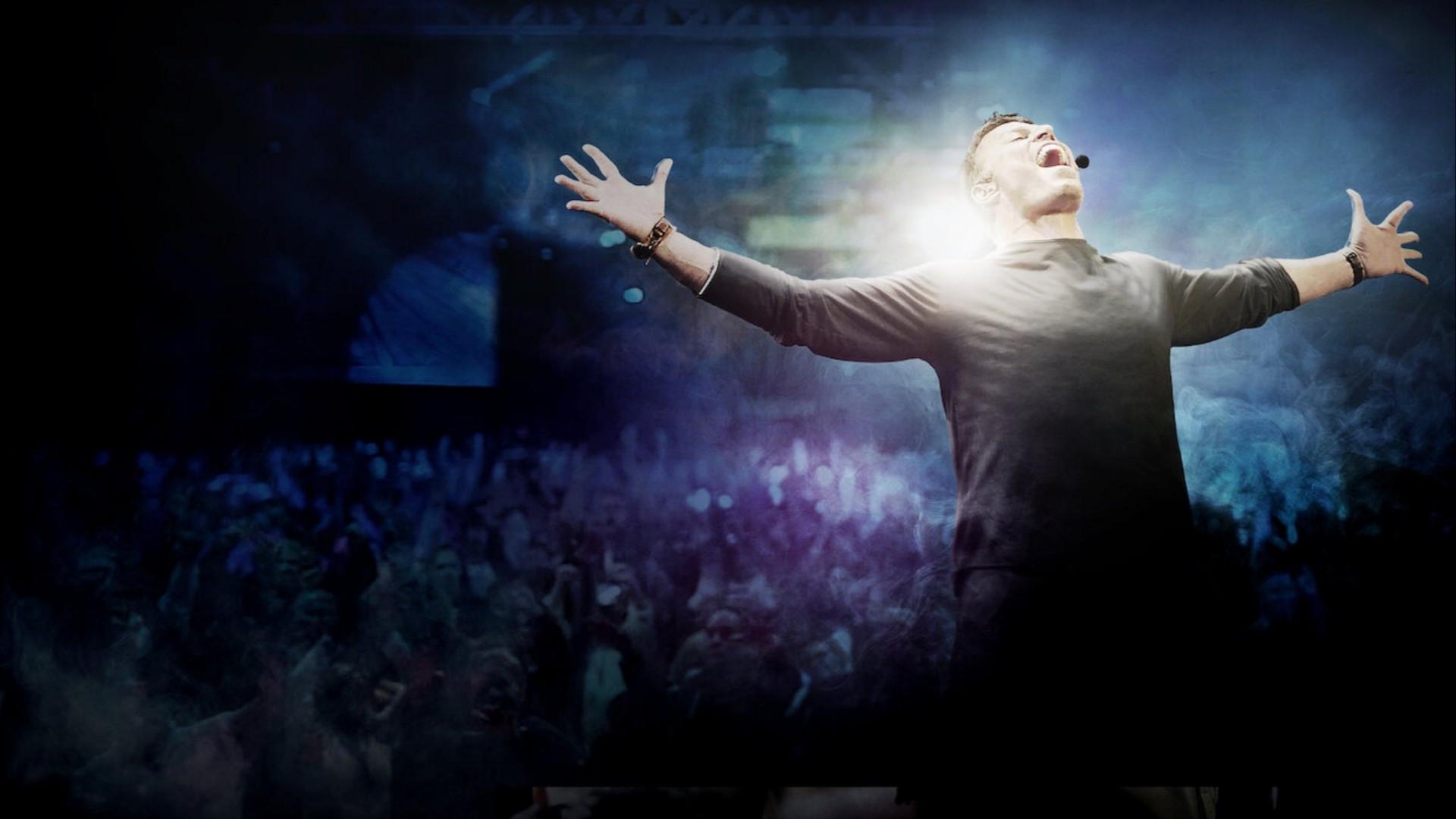 Tony Robbins: I Am Not Your Guru 2016 movie scene