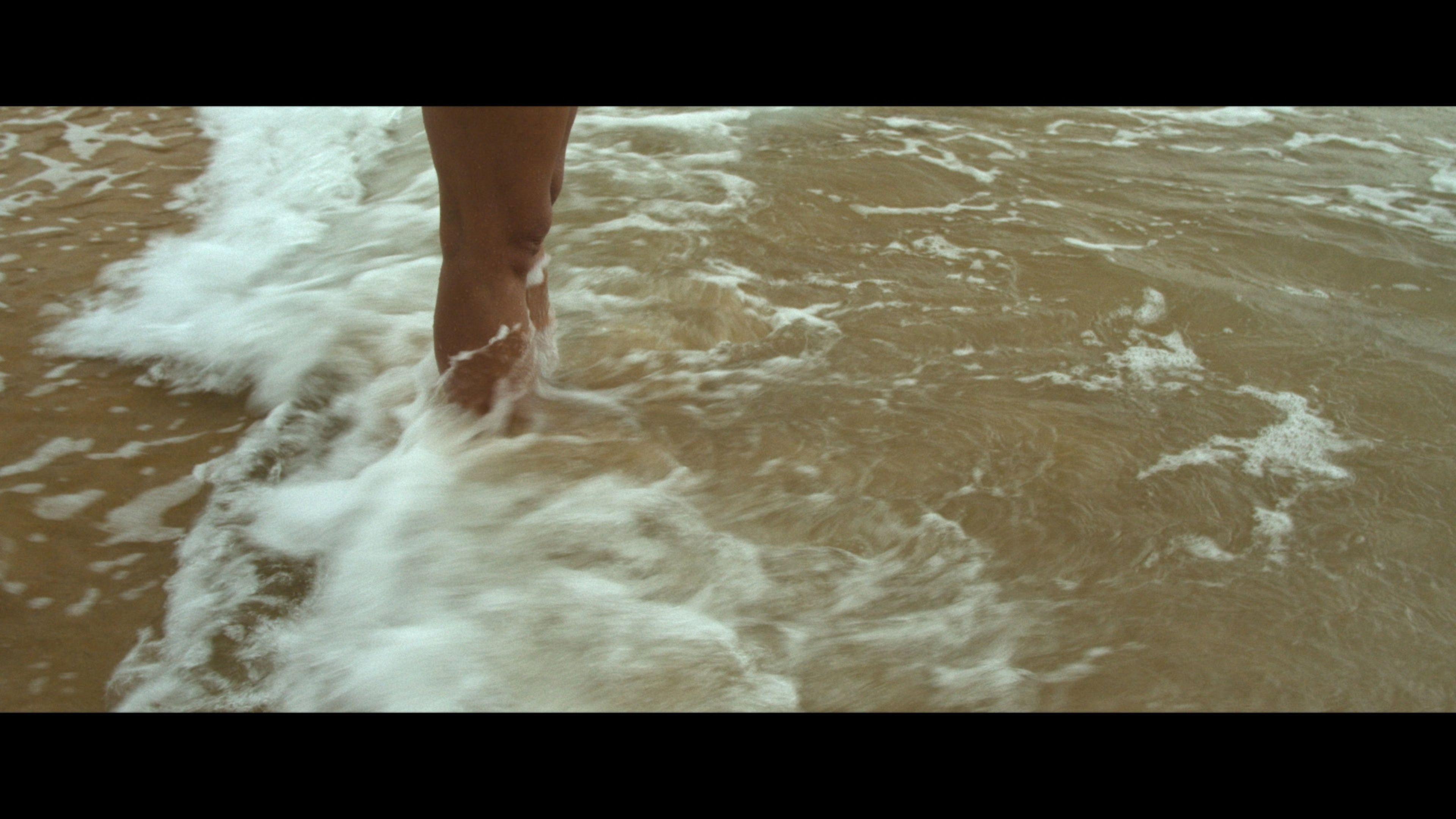 Entre Mareas 2025 movie scene