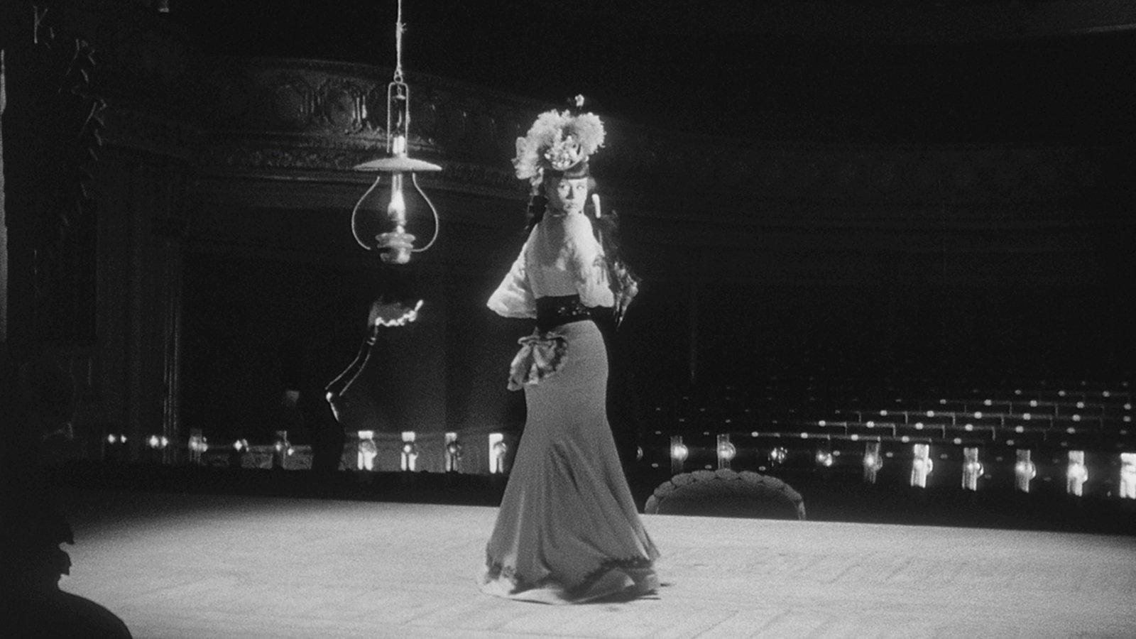 Sawdust and Tinsel 1953 movie scene