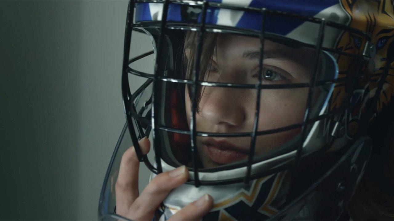 Manon aime le hockey 2017 movie scene