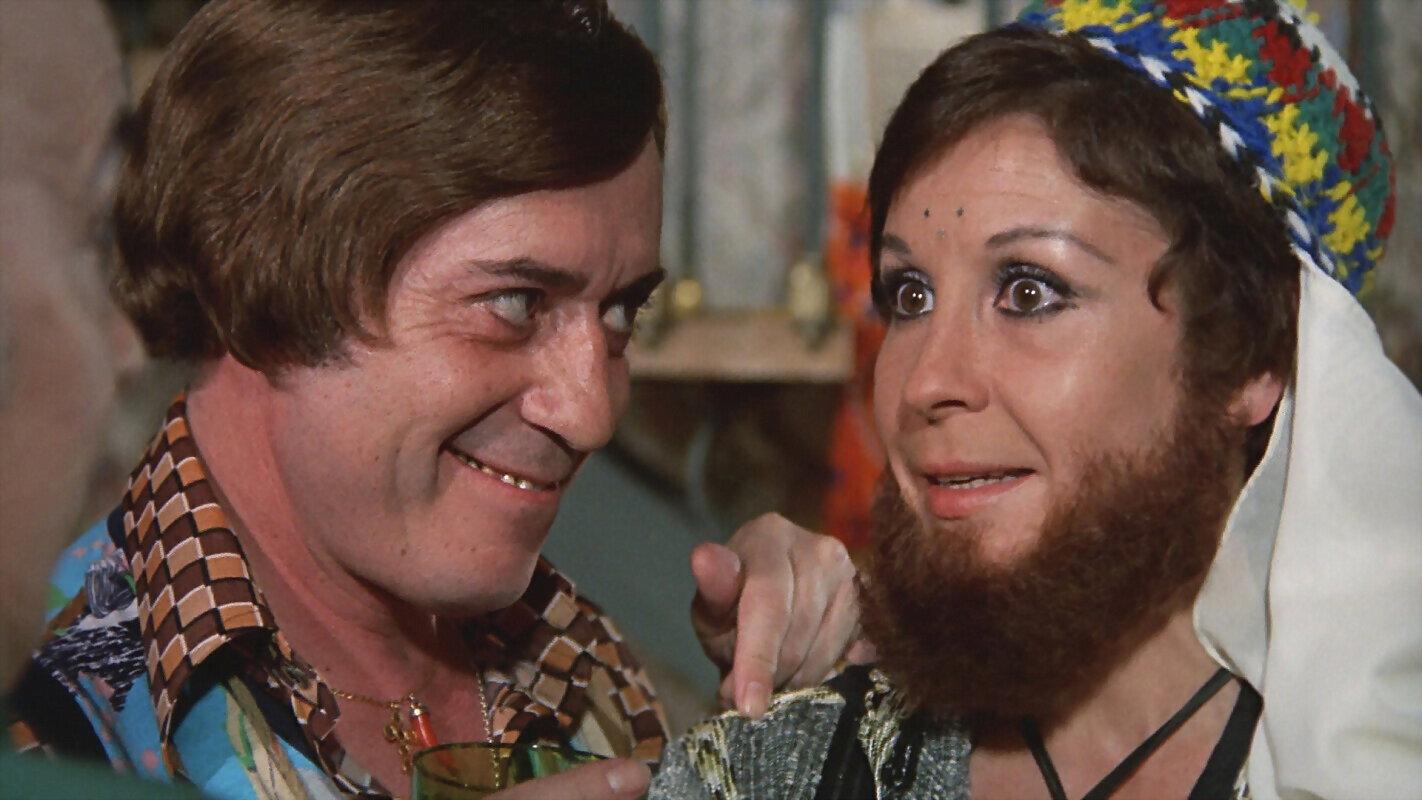 Una pareja... distinta 1974 movie scene