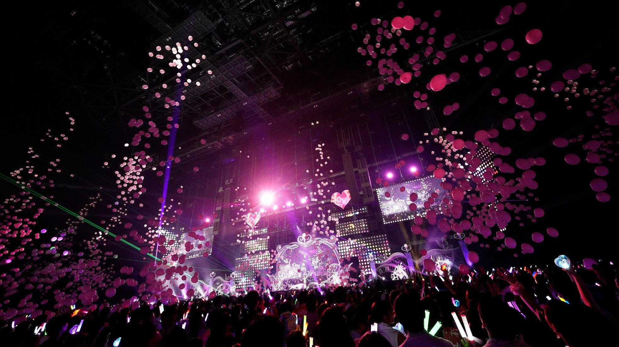 =LOVE 7th ANNIVERSARY PREMIUM CONCERT THE MOVIE 2025 movie scene