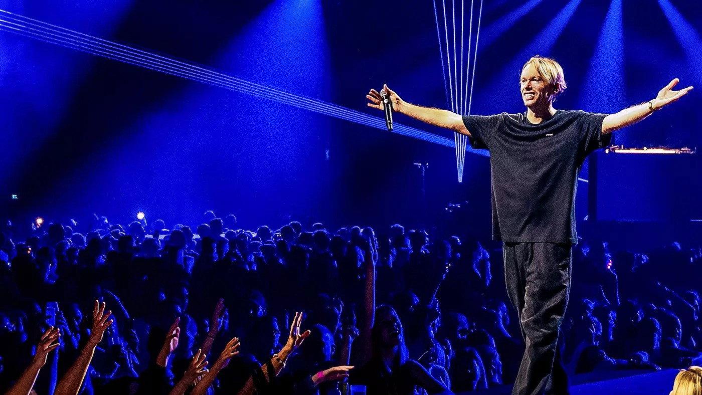 Regi in het Sportpaleis: The Return movie scene