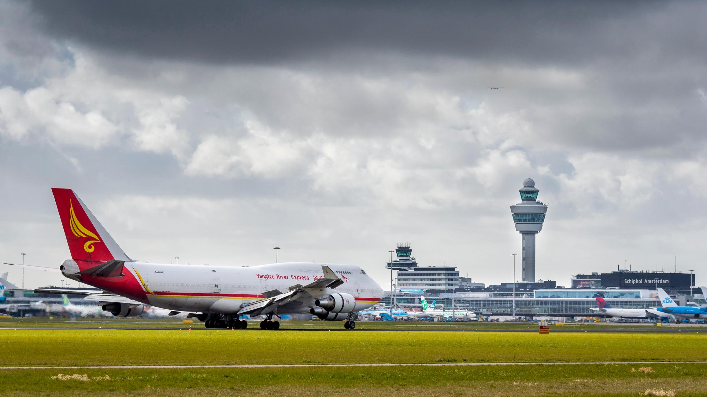100 jaar Schiphol: Luchtzaken onder de zeespiegel 2016 movie scene