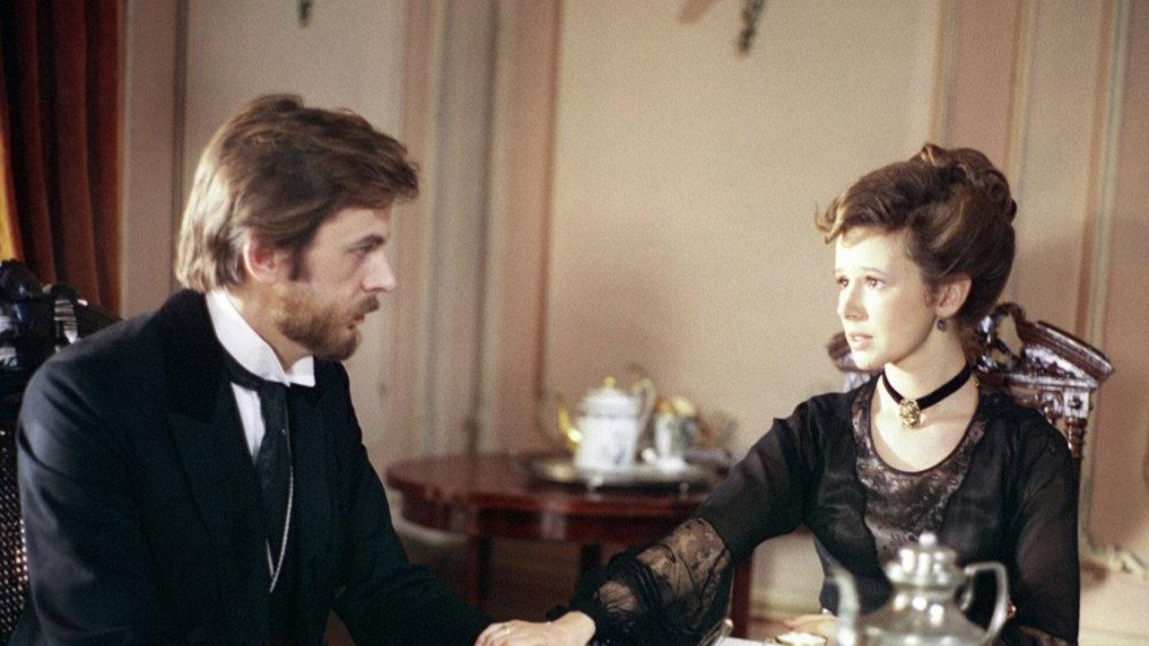 Story of an Unknown Man 1980 movie scene