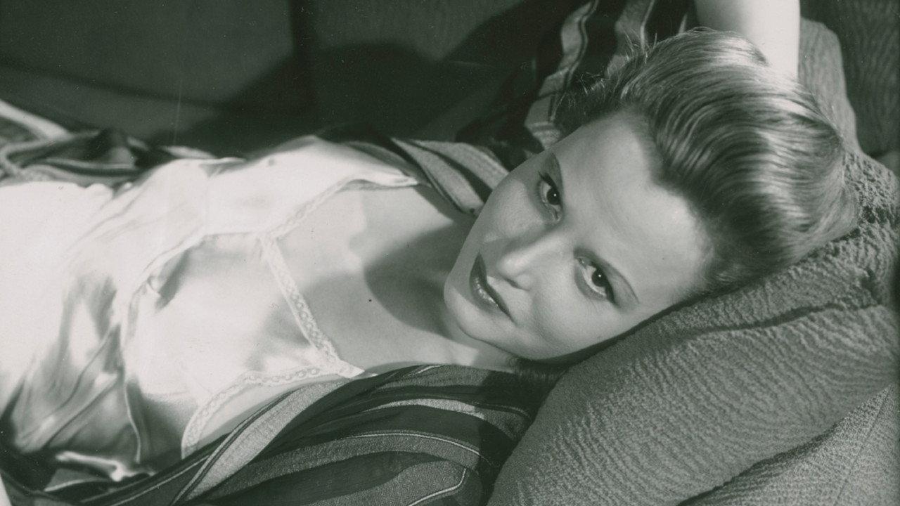 Sonja 1943 movie scene