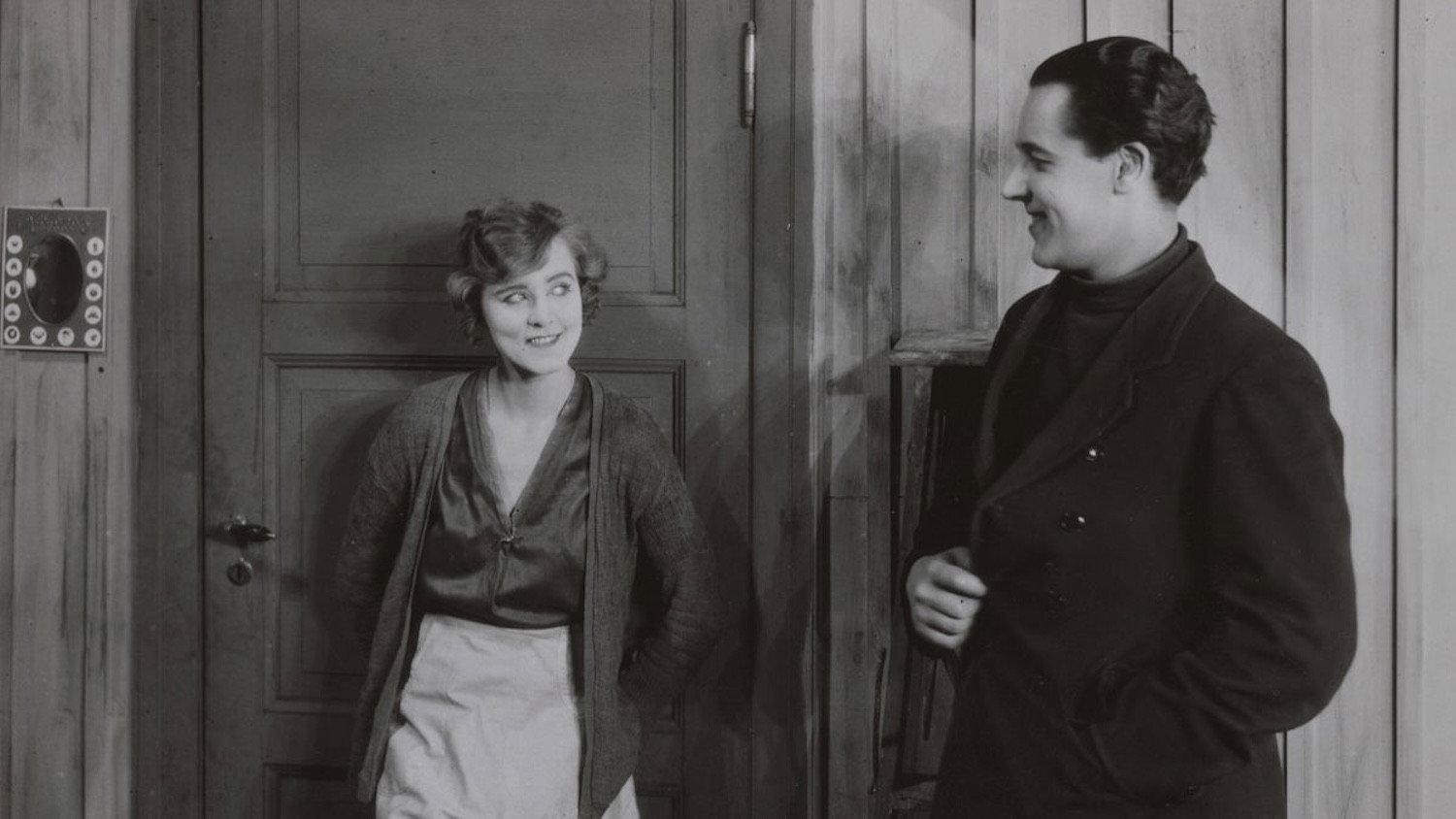 Cafe X 1928 movie scene