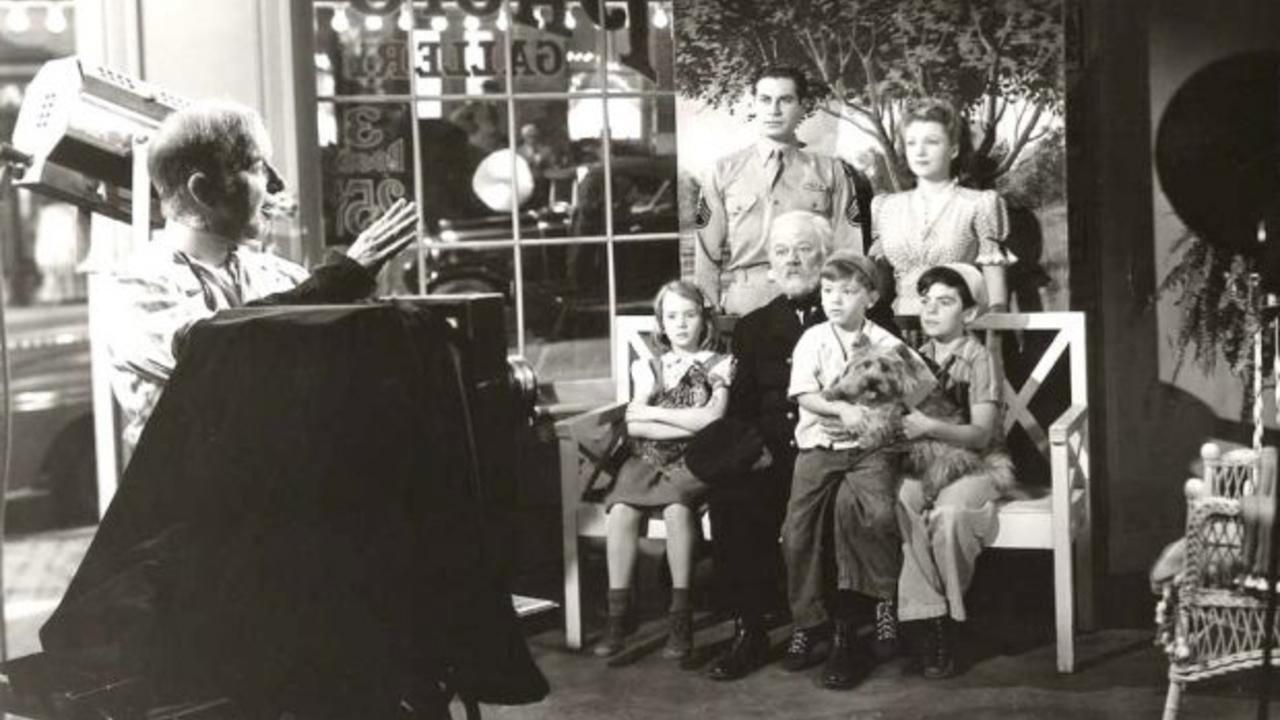 Sunday Dinner for a Soldier 1944 movie scene