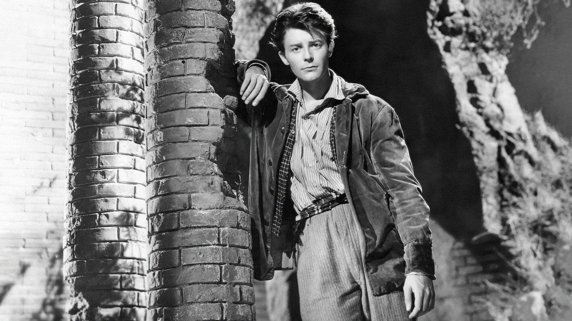 The Beauty of the Devil 1950 movie scene