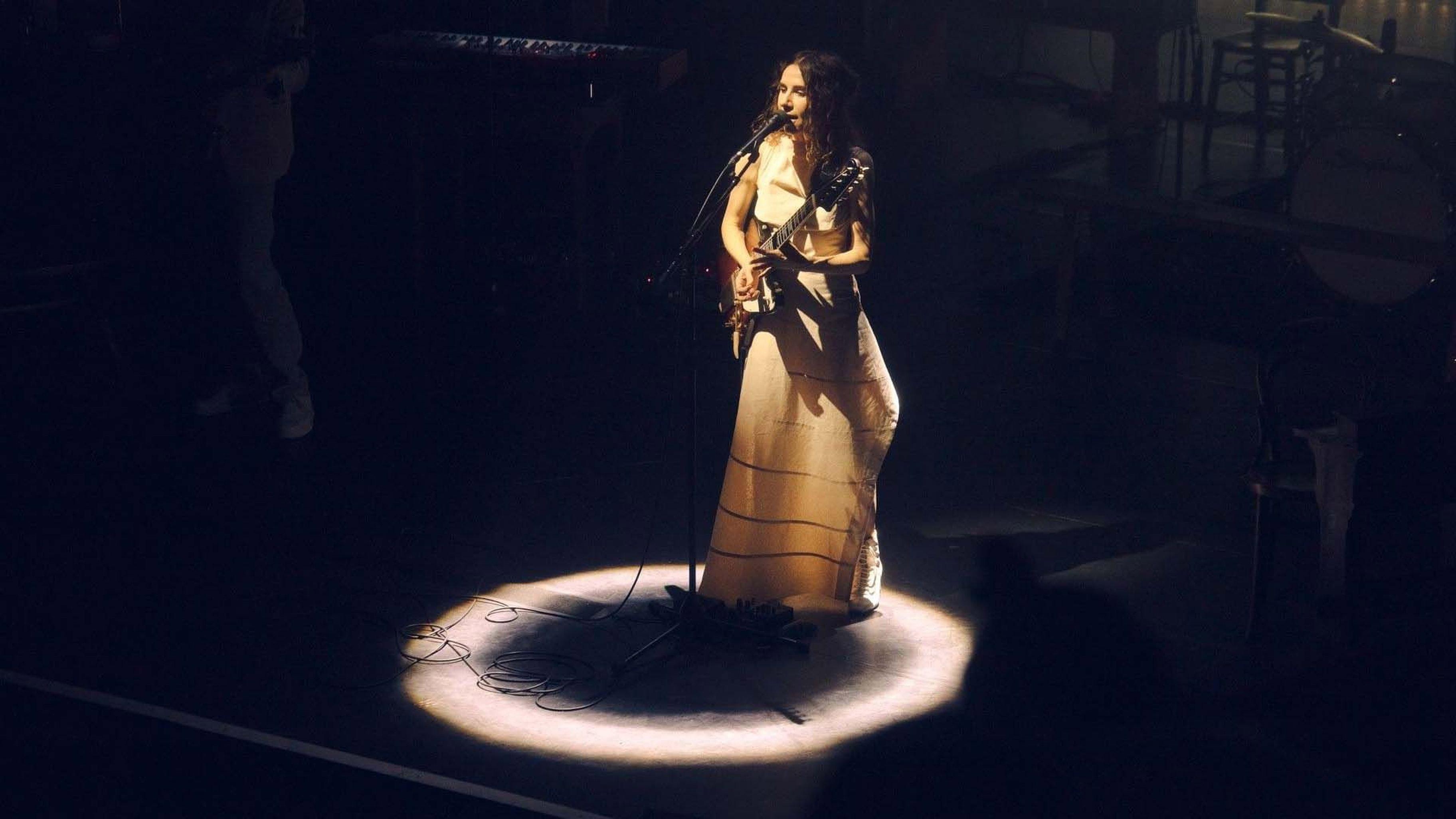 PJ Harvey @ L'Olympia, Paris 2024 movie scene