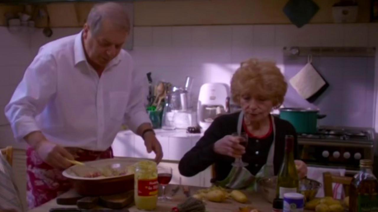 Pas de politique à table 2010 movie scene