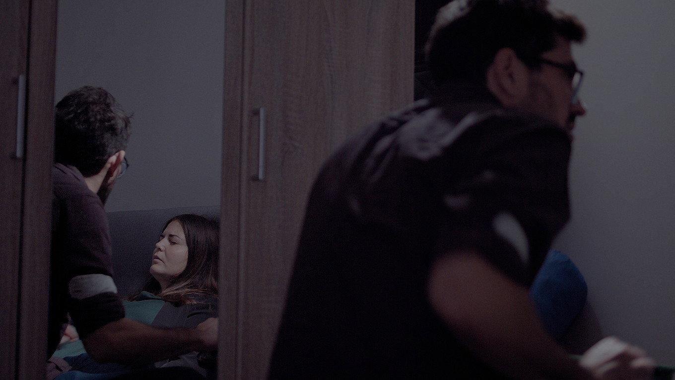 Sana y salva 2022 movie scene