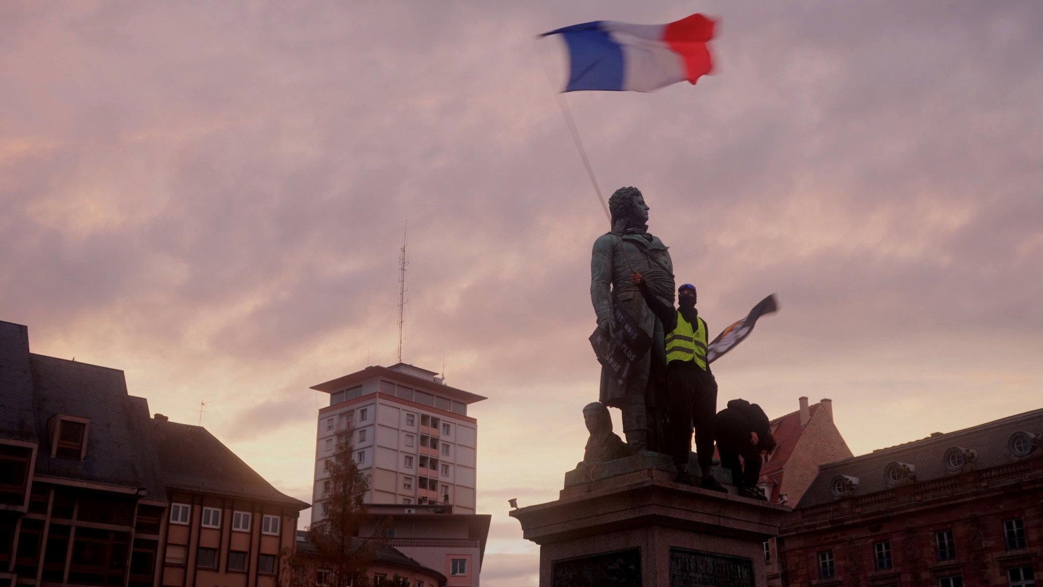 Le Grand Soir 2026 movie scene