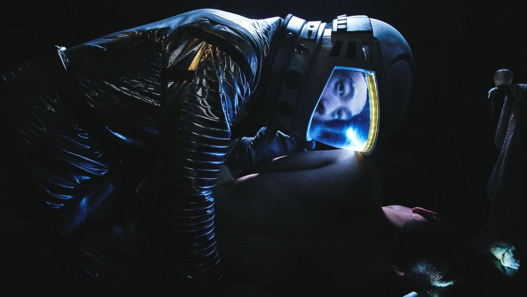 Kiss 2021 movie scene