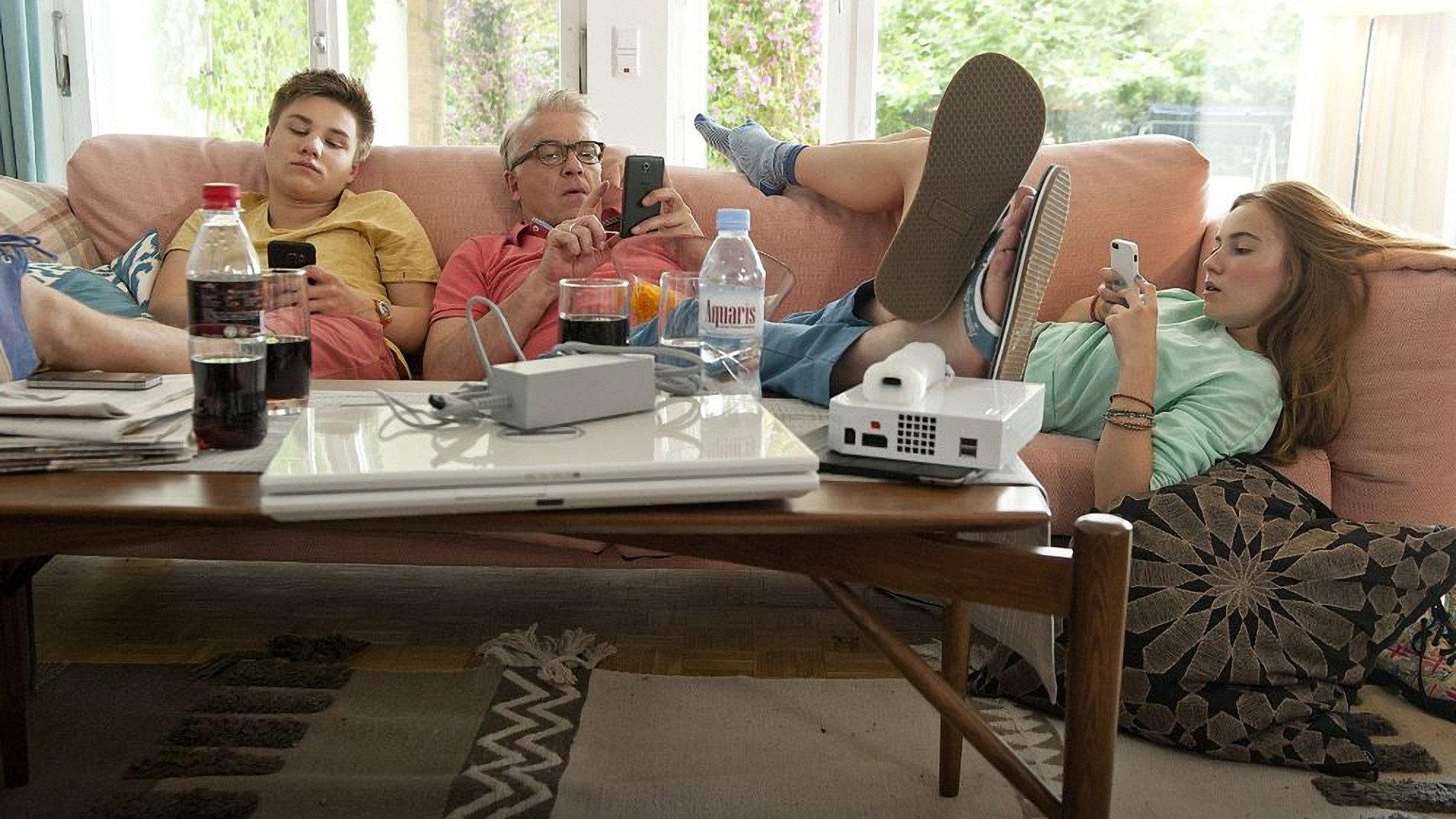Hilfe, wir sind offline! 2016 movie scene