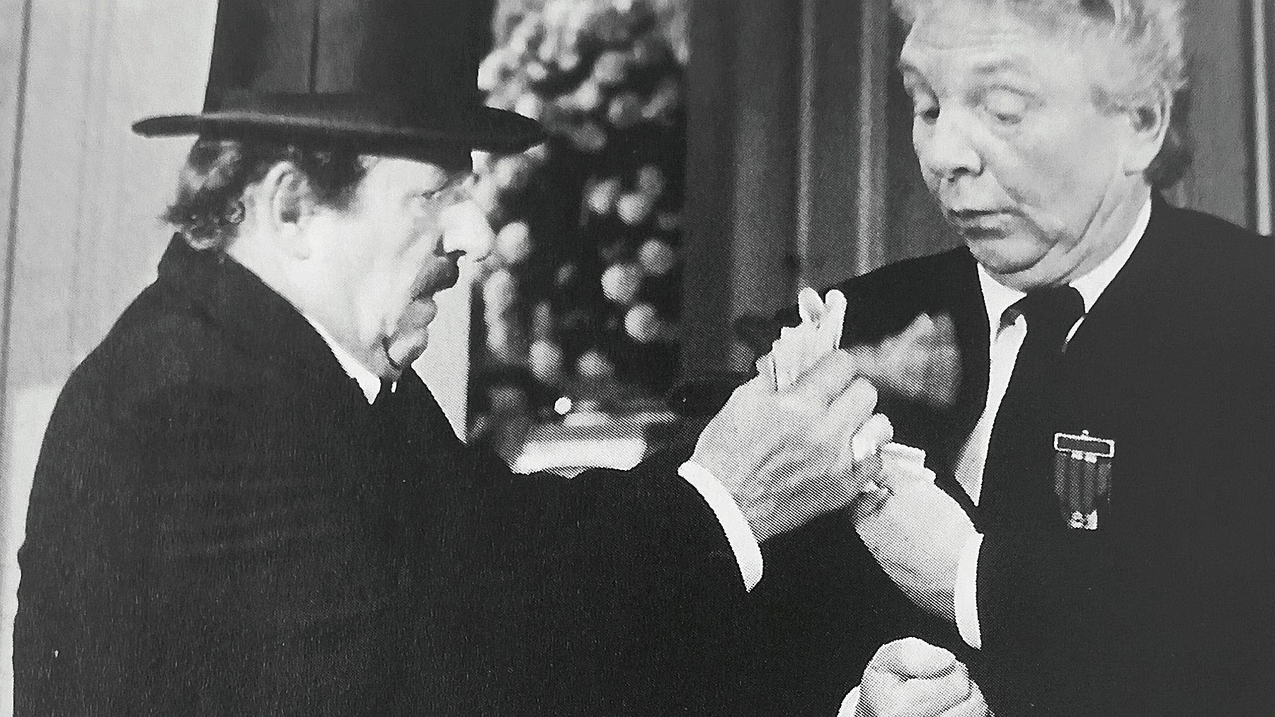 Gaston & Leo in Hong Kong 1988 movie scene