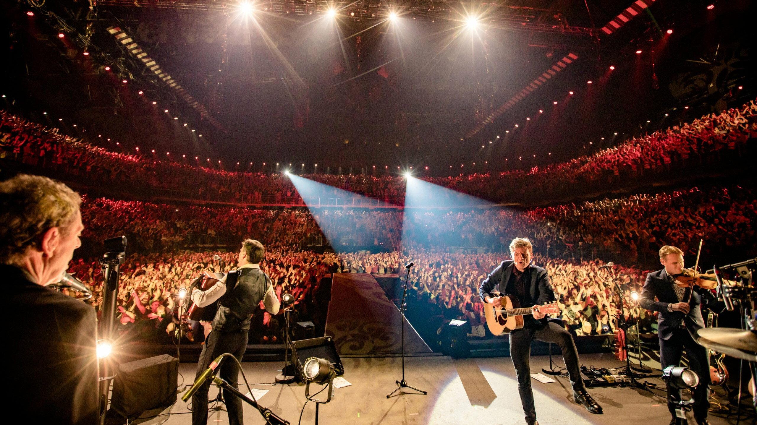 Bart Peeters Deluxe: Live In De Lotto Arena 2019 movie scene
