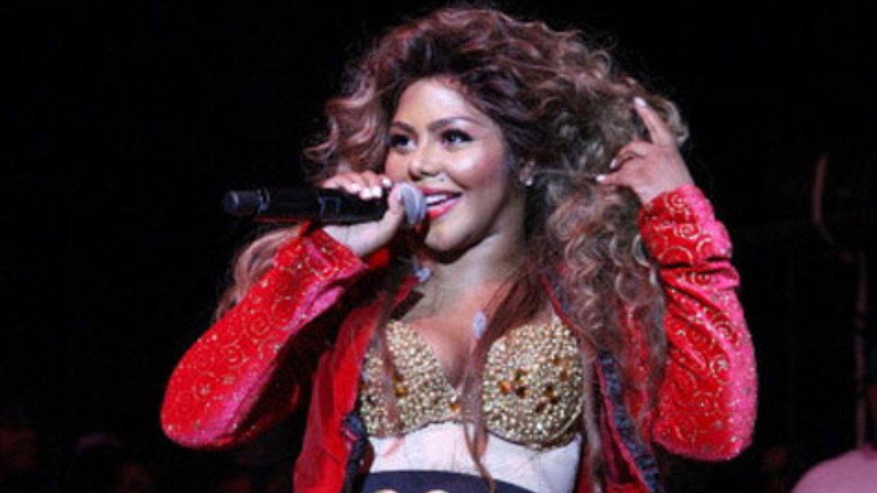 Return of the Queen Tour 2012 movie scene