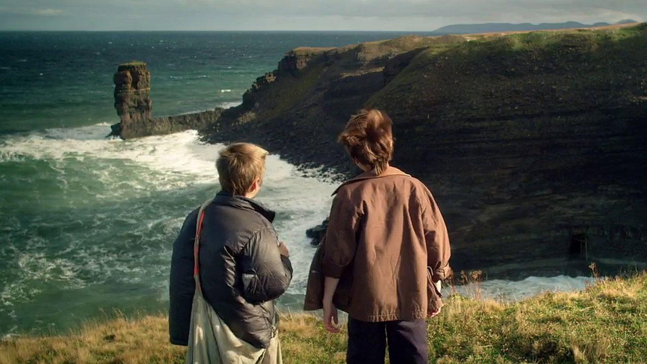 Cast No Shadow 2014 movie scene