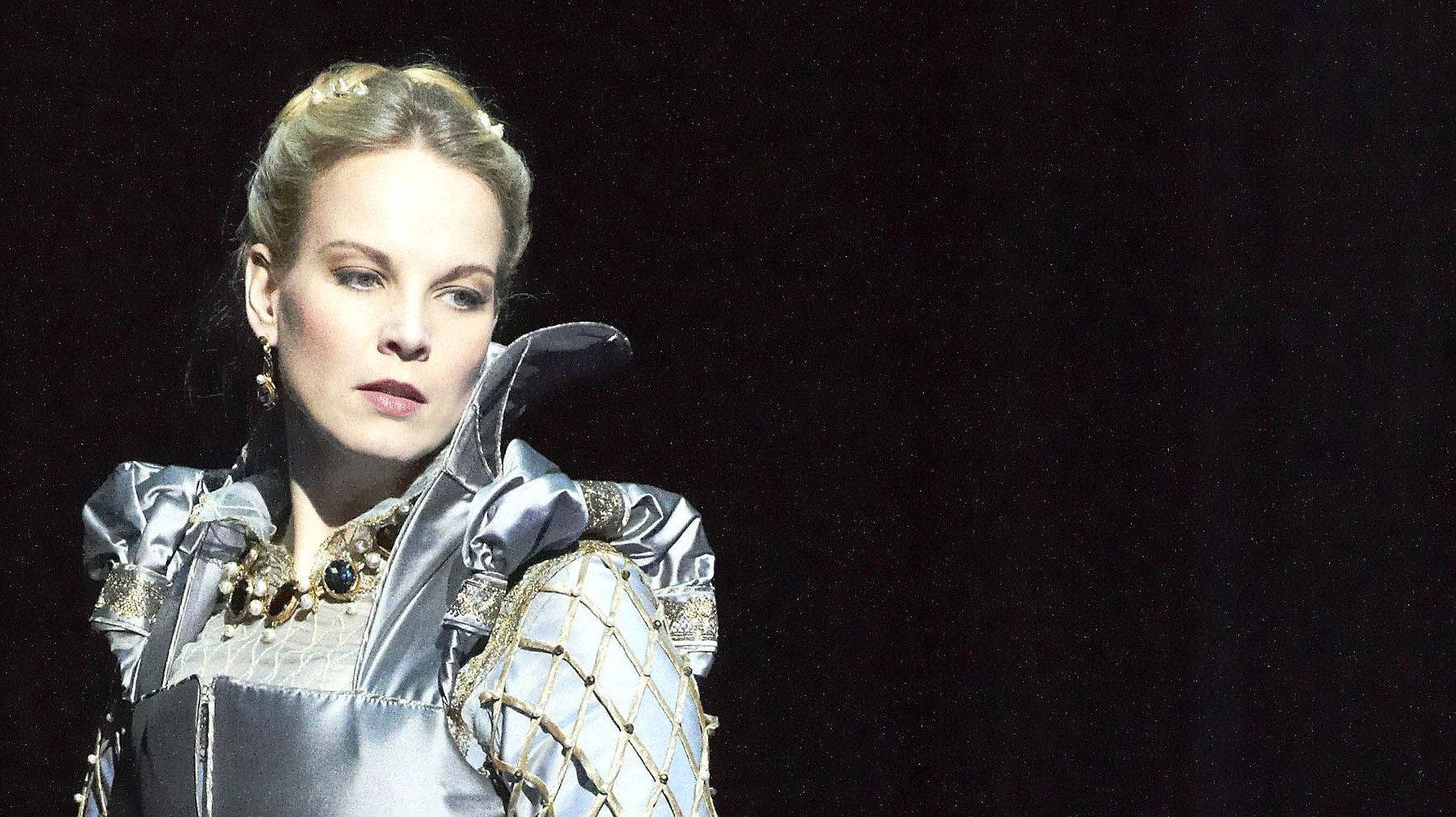 Donizetti: Anna Bolena 2011 movie scene