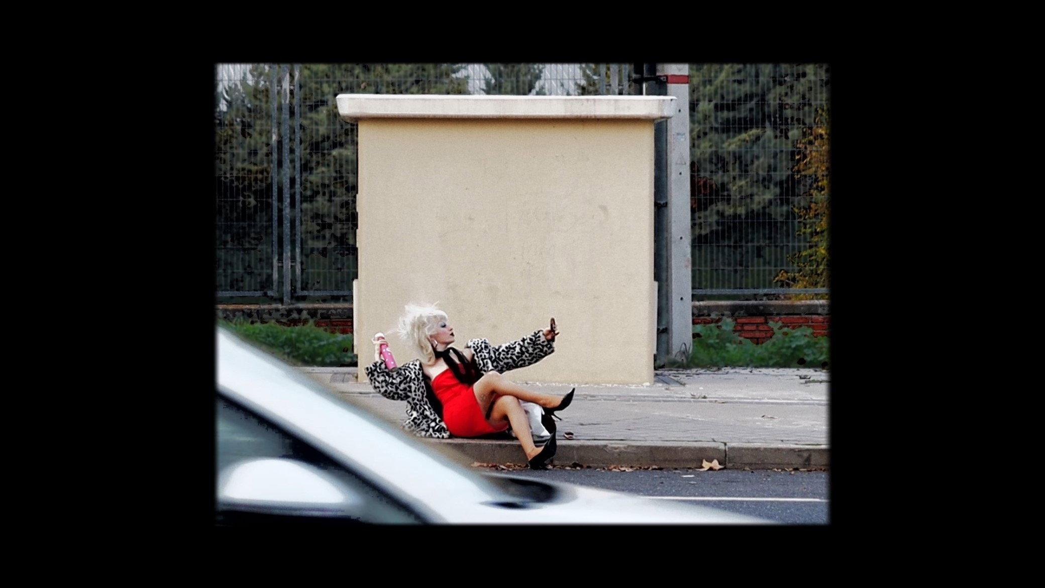 Miss Rimbombanzia doing her makeup in Avenida de los Poblados, 173 2025 movie scene