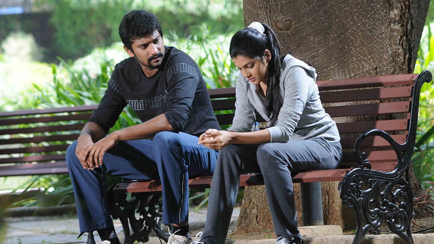 Oru Kanniyum Moonu Kalavaanikalum 2014 movie scene