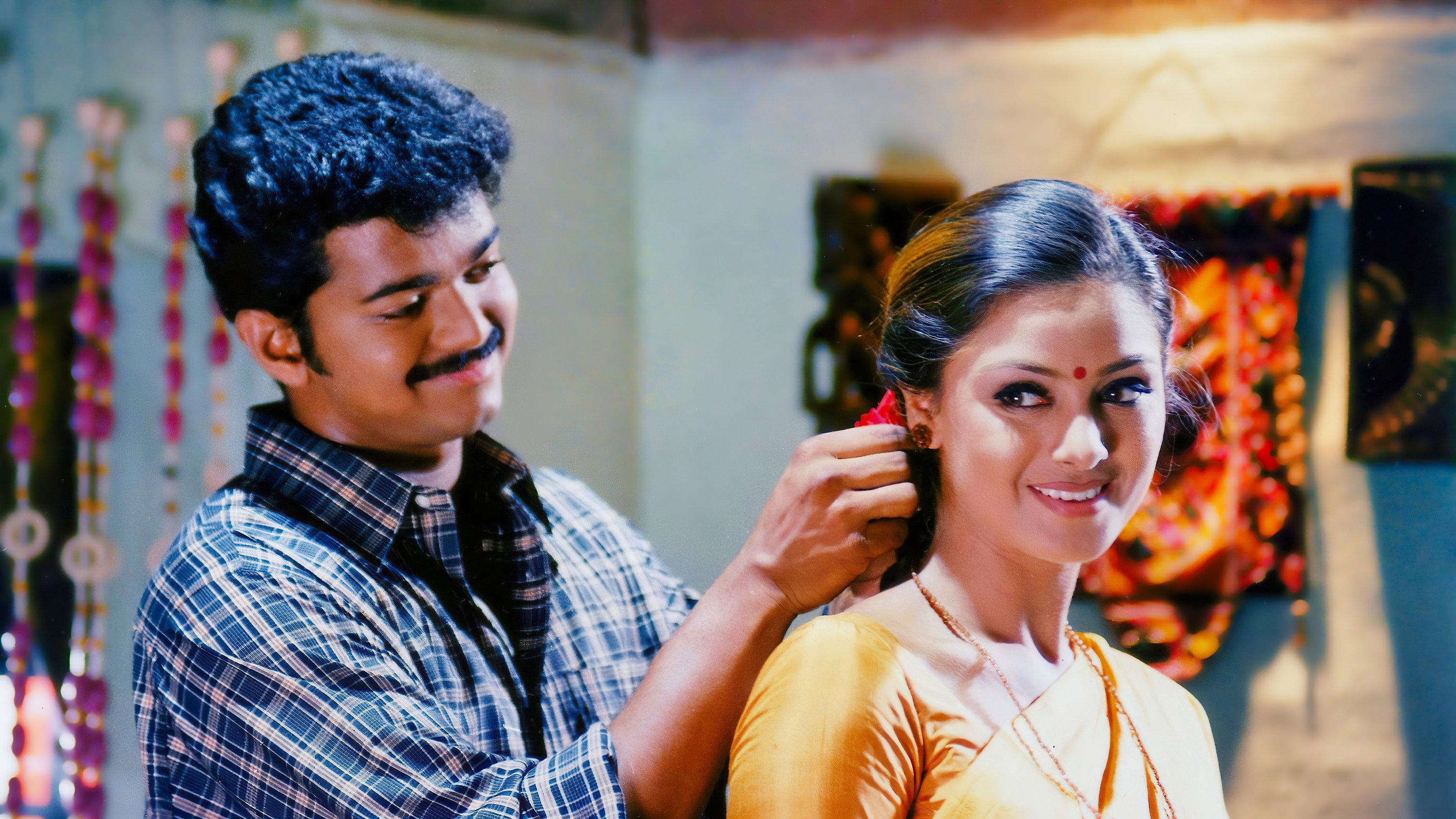 Thulladha Manamum Thullum 1999 movie scene