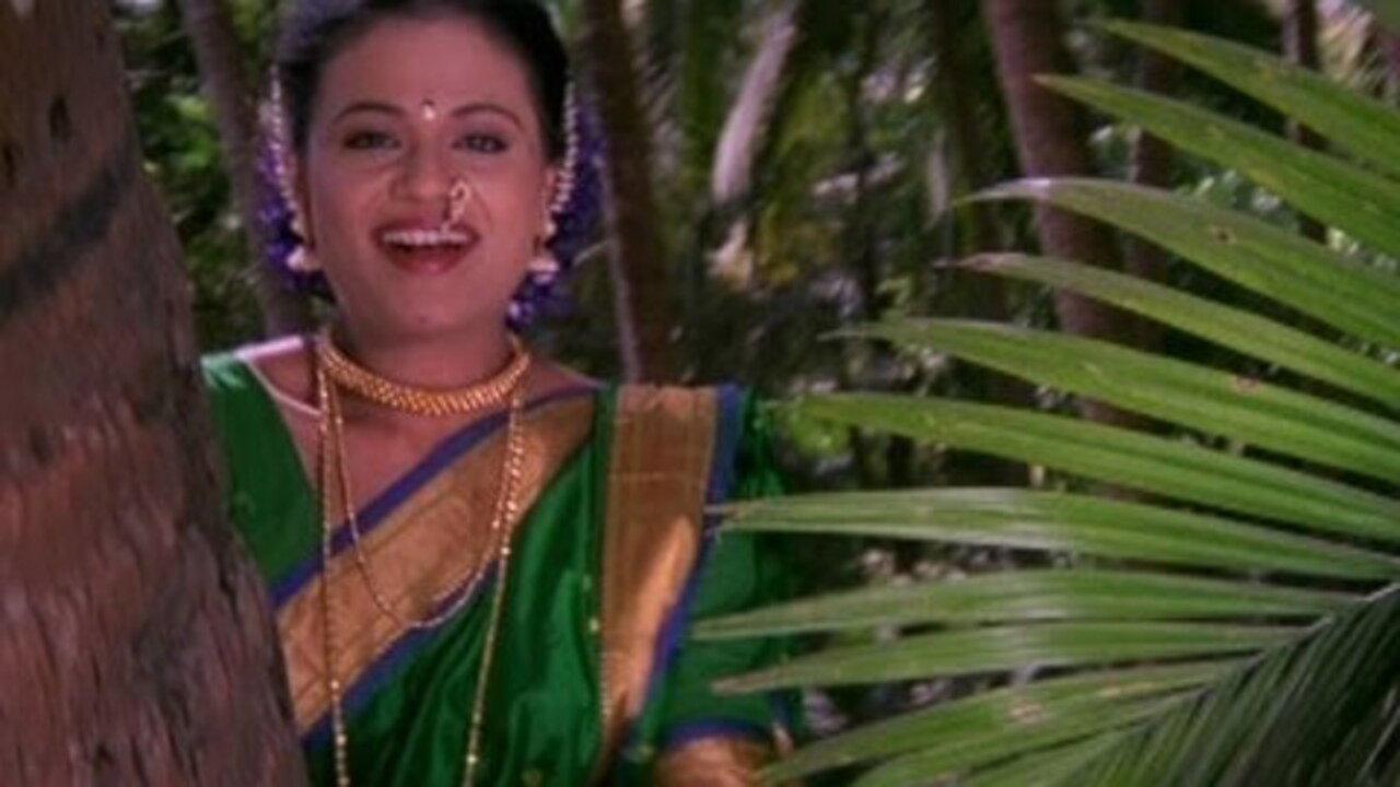 Chatur Navra Chikni Bayko 2004 movie scene