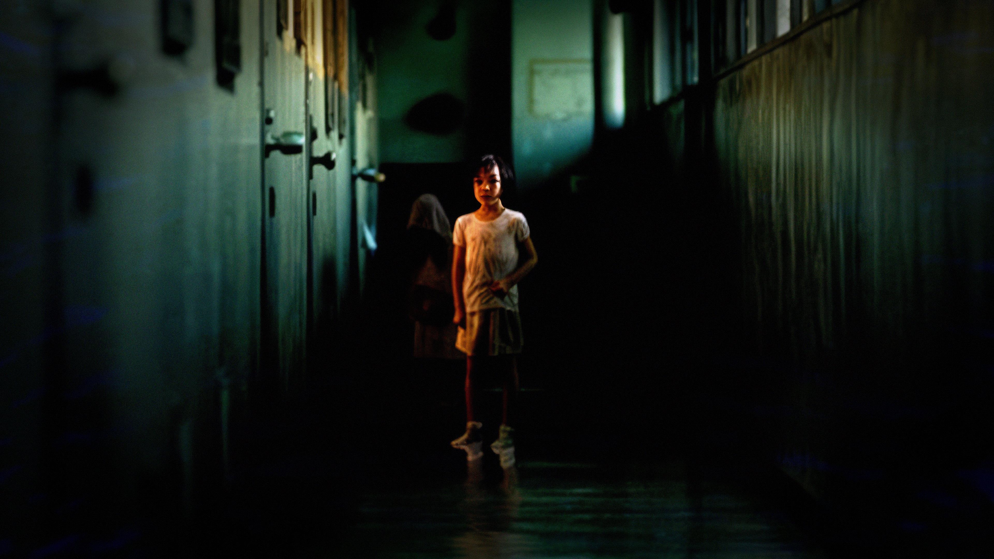 Dark Water 2002 movie scene