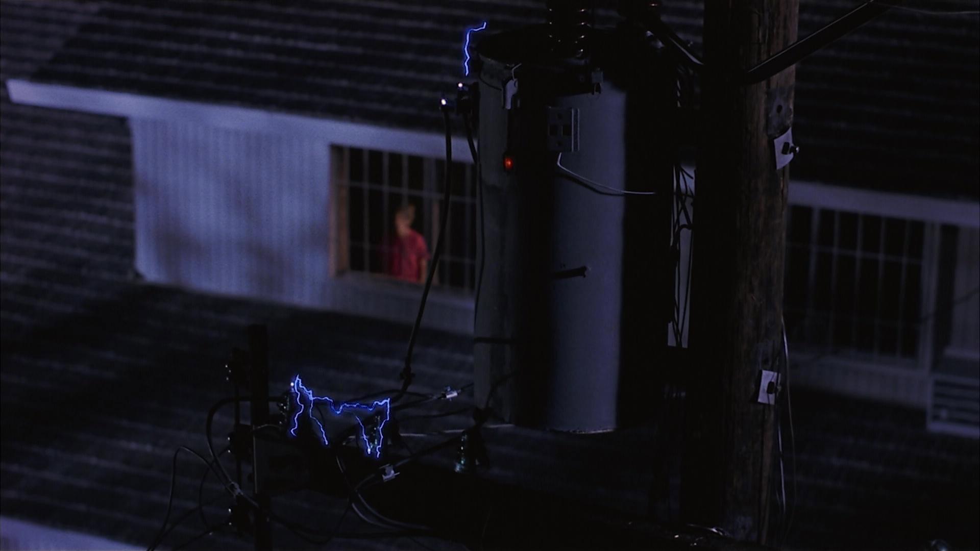 Pulse 1988 movie scene
