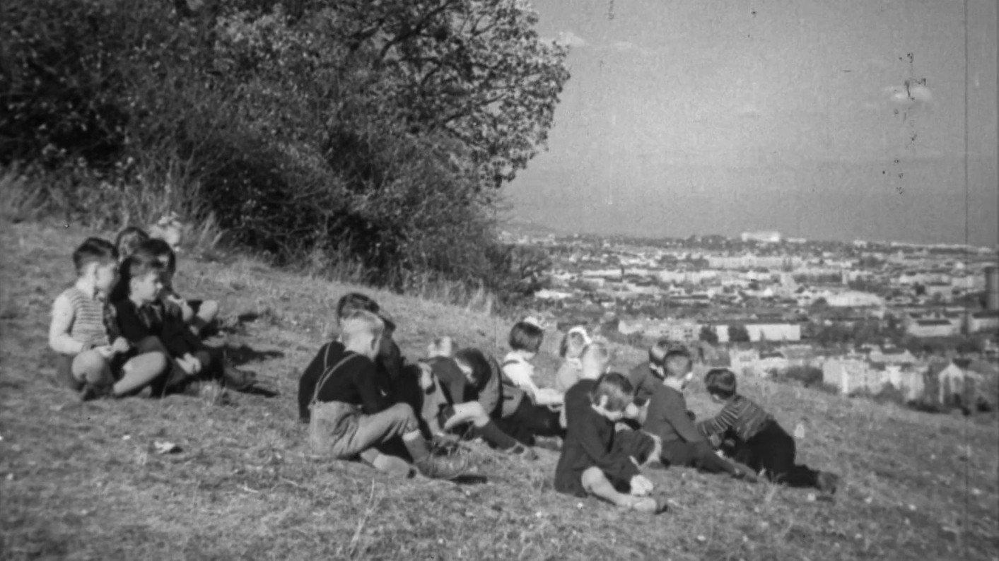 Die junge Stadt 1954 movie scene