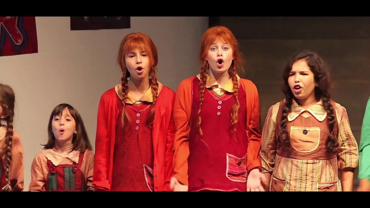 Annie The Musical  movie scene