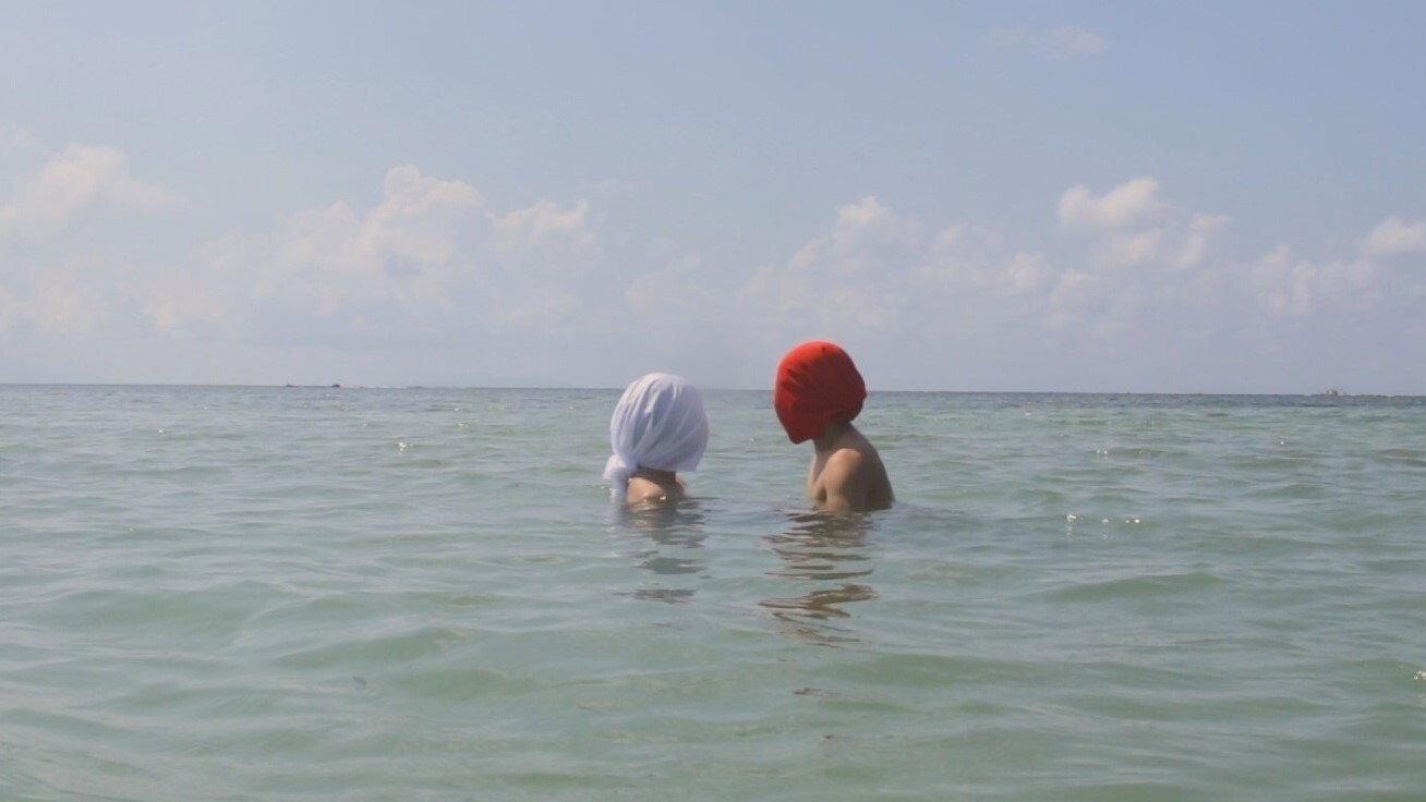 When the sea turns red 2020 movie scene