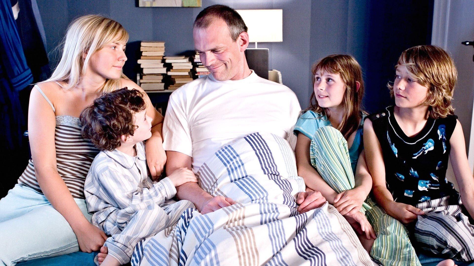 Father of Four: Never Gives Up! 2005 movie scene