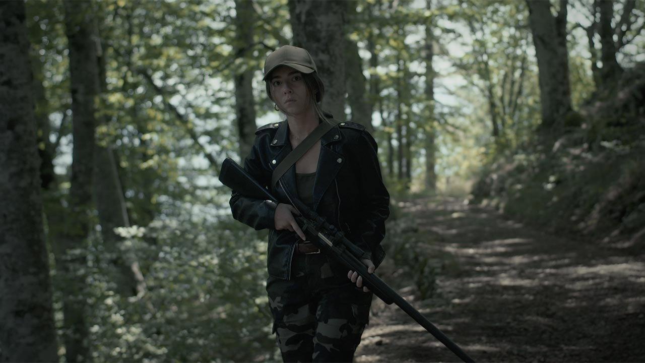 La figlia del bosco 2025 movie scene
